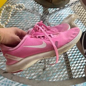 Nike Pink Sneakers Vibrant Low-Top Athletic